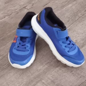 Great condition blue Under Armour sneakers